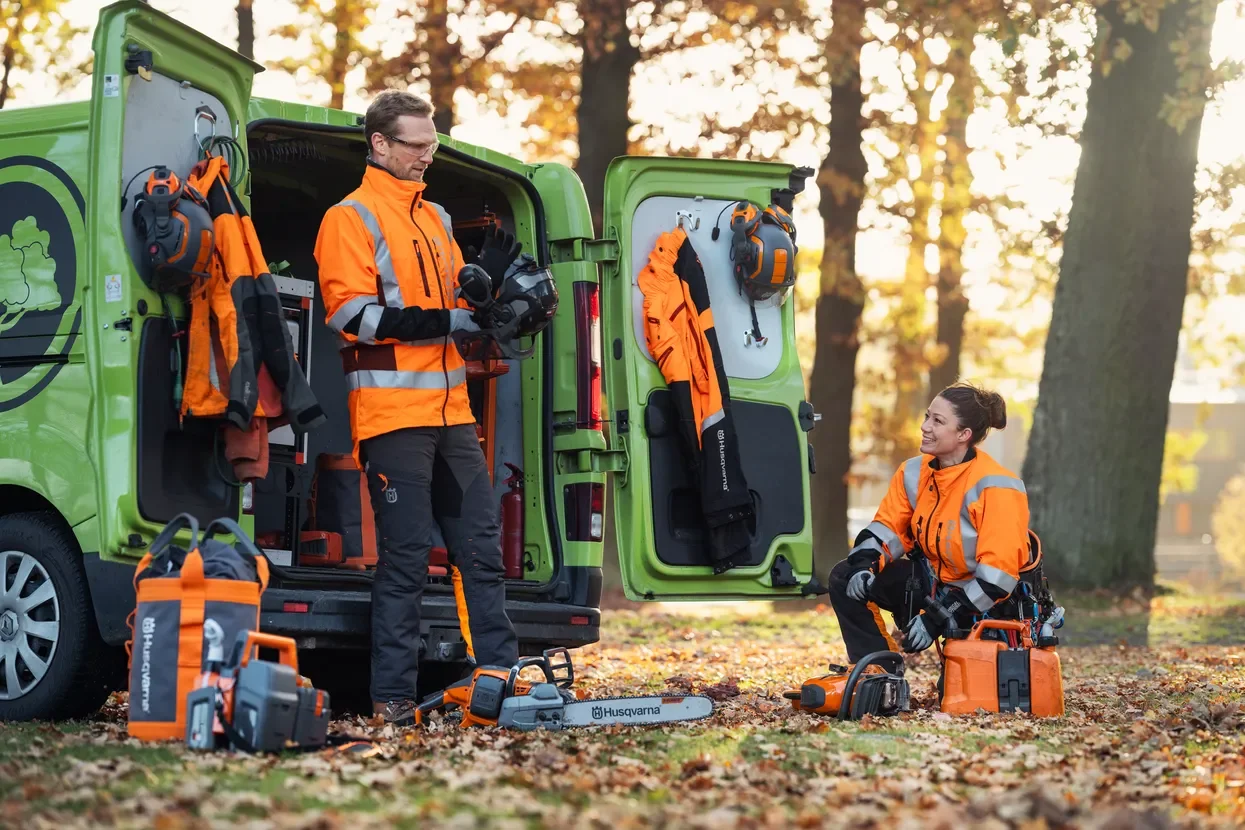 Husqvarna 550i XP Battery Chainsaw - Machine Only - Image 2